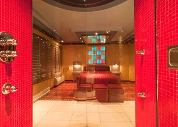 Le Chabrol Hotel & Suites hotel thumbnail 7