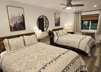 Ocean Cove Lodge hotel thumbnail 8