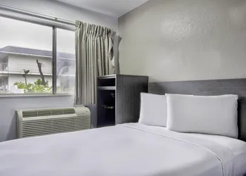 Motel 6 Austin, TX - North hotel thumbnail 2
