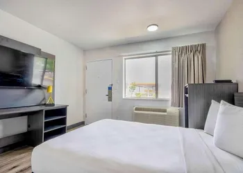 Motel 6 Austin, TX - North hotel thumbnail 3