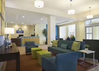 Days Inn & Suites by Wyndham Belmont hotel thumbnail 3