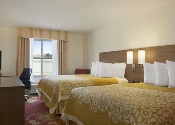 Days Inn & Suites by Wyndham Belmont hotel thumbnail 5