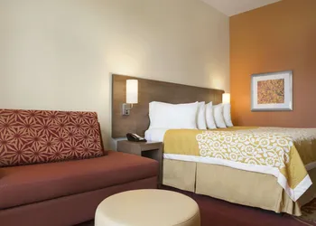 Days Inn & Suites by Wyndham Belmont hotel thumbnail 6