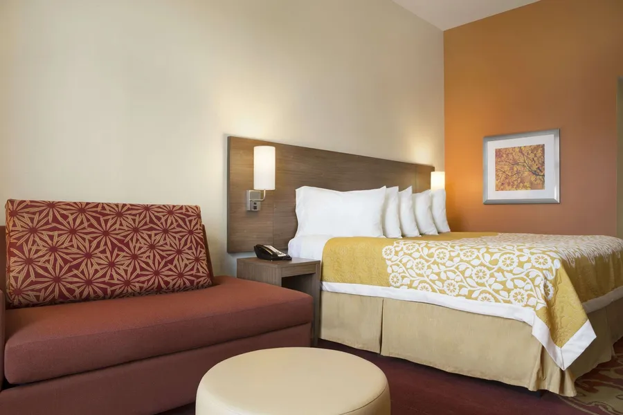 Days Inn & Suites by Wyndham Belmont hotel detail image 6
