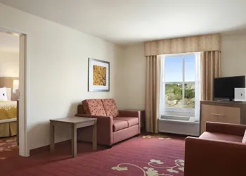 Days Inn & Suites by Wyndham Belmont hotel thumbnail 8
