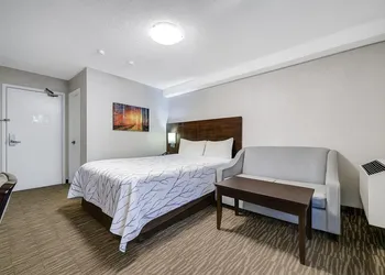 Deluxe Inn hotel thumbnail 4