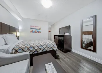 Deluxe Inn hotel thumbnail 6