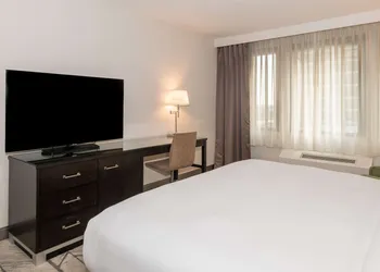 DoubleTree by Hilton Newark Penn Station hotel thumbnail 8