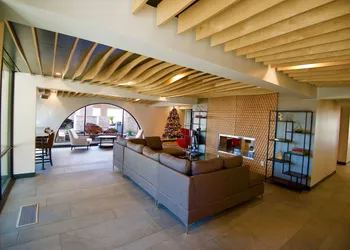 Ramada by Wyndham Austin South hotel thumbnail 6