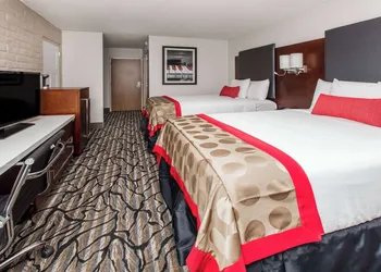 Ramada by Wyndham Austin South hotel thumbnail 8