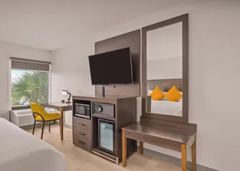 B&B Hotel Miami Airport hotel thumbnail 8