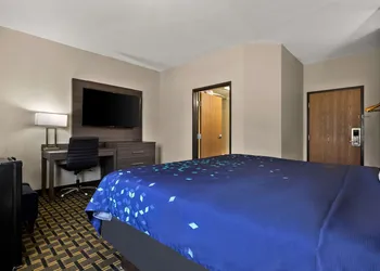 SureStay Plus Hotel by Best Western Tulsa East hotel thumbnail 6