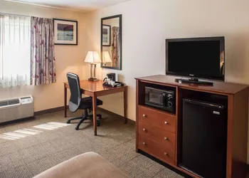 Quality Inn New Columbia–Lewisburg hotel thumbnail 7