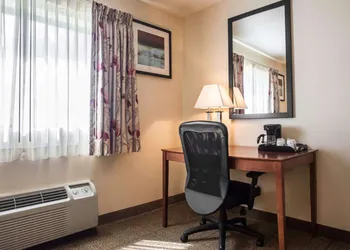 Quality Inn New Columbia–Lewisburg hotel thumbnail 8