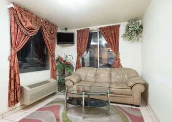 Super 8 by Wyndham Bernalillo hotel thumbnail 3