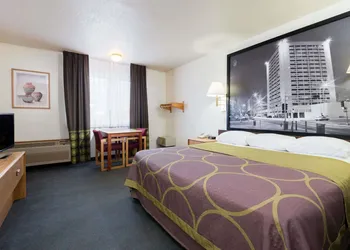 Super 8 by Wyndham Bernalillo hotel thumbnail 4