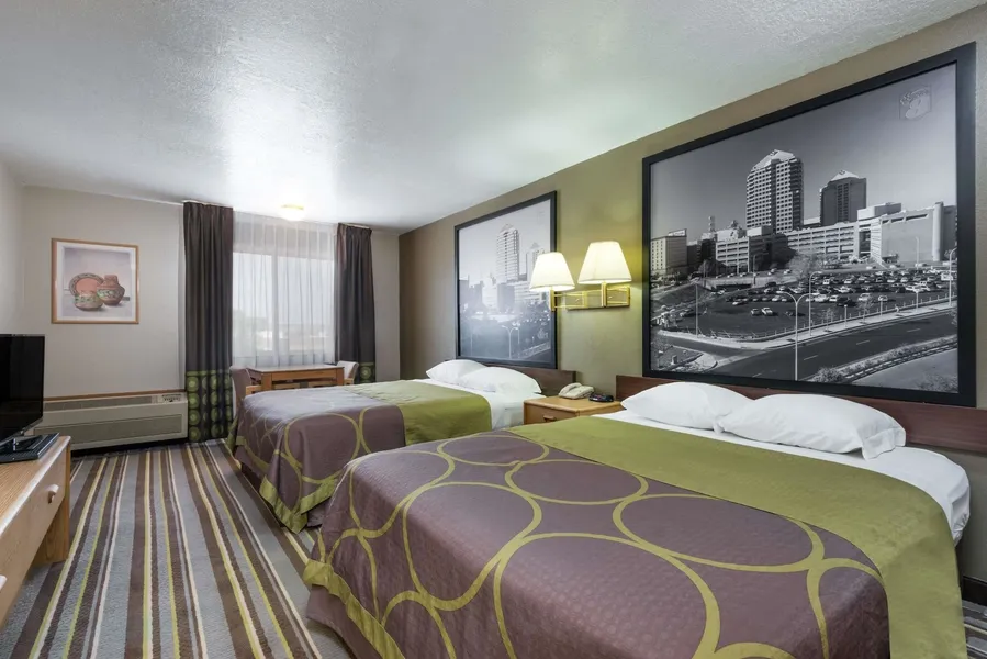 Super 8 by Wyndham Bernalillo hotel detail image 6