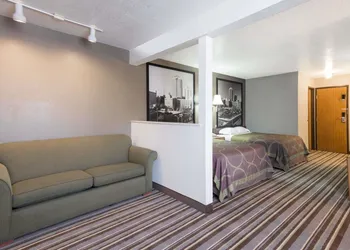 Super 8 by Wyndham Bernalillo hotel thumbnail 7