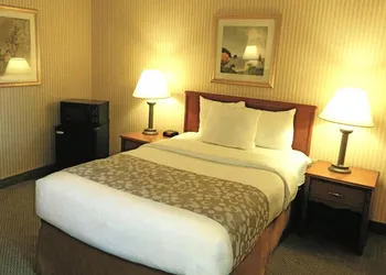 La Quinta Inn by Wyndham Detroit Southgate hotel thumbnail 7