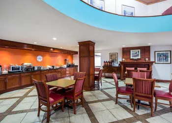 Howard Johnson by Wyndham Evansville East hotel thumbnail 2
