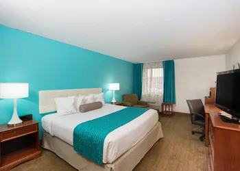 Howard Johnson by Wyndham Evansville East hotel thumbnail 6