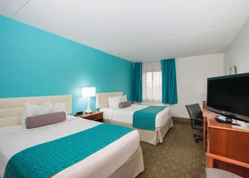 Howard Johnson by Wyndham Evansville East hotel thumbnail 7