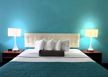 Howard Johnson by Wyndham Evansville East hotel thumbnail 8