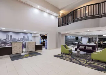 La Quinta Inn & Suites by Wyndham Kennesaw hotel thumbnail 3
