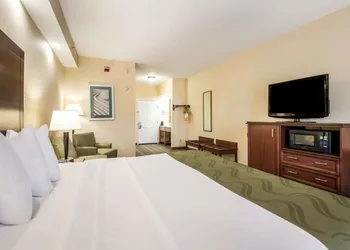 Quality Inn Oak Ridge - Knoxville West hotel thumbnail 5