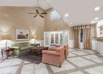 Baymont by Wyndham Hickory hotel thumbnail 2