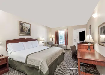 Baymont by Wyndham Hickory hotel thumbnail 4