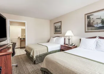Baymont by Wyndham Hickory hotel thumbnail 6