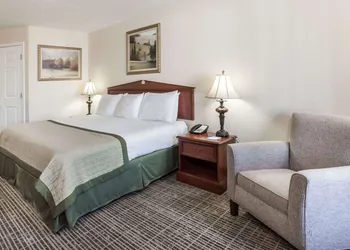 Baymont by Wyndham Hickory hotel thumbnail 7