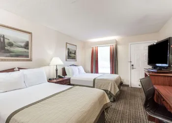 Baymont by Wyndham Hickory hotel thumbnail 8