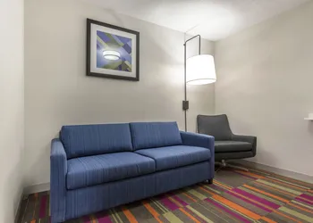 Holiday Inn Express & Suites Chicago West - St Charles by IHG hotel thumbnail 3