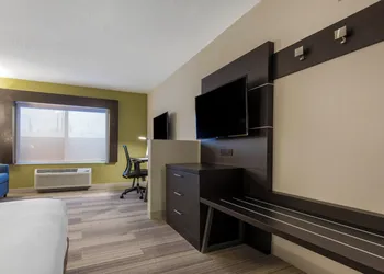 Holiday Inn Express & Suites Chicago West - St Charles by IHG hotel thumbnail 5