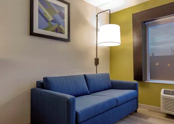 Holiday Inn Express & Suites Chicago West - St Charles by IHG hotel thumbnail 6