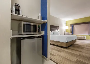 Holiday Inn Express & Suites Chicago West - St Charles by IHG hotel thumbnail 7