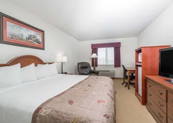 Baymont by Wyndham Marshfield hotel thumbnail 6