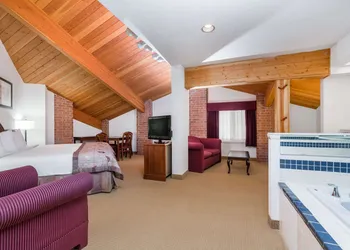 Baymont by Wyndham Marshfield hotel thumbnail 7