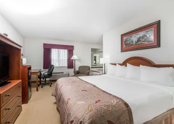 Baymont by Wyndham Marshfield hotel thumbnail 8
