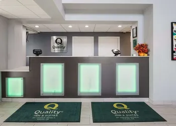 Quality Suites Tulsa I-44 hotel thumbnail 2