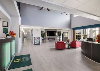 Quality Suites Tulsa I-44 hotel thumbnail 3