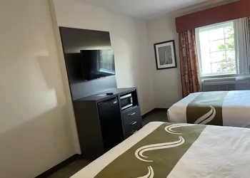 Quality Suites Tulsa I-44 hotel thumbnail 5