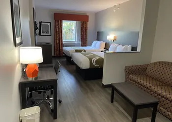 Quality Suites Tulsa I-44 hotel thumbnail 6