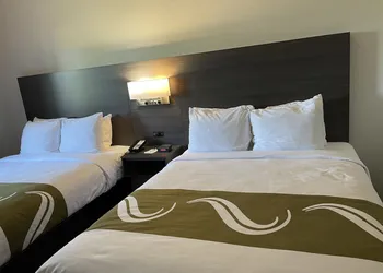 Quality Suites Tulsa I-44 hotel thumbnail 8
