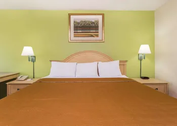 Travelodge by Wyndham Cordele hotel thumbnail 7