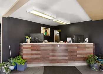 Americas Best Value Inn Lincoln Airport hotel thumbnail 2