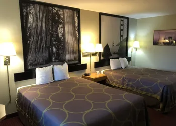 Super 8 by Wyndham Crescent City hotel thumbnail 5