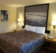 Super 8 by Wyndham Crescent City hotel detail image 7